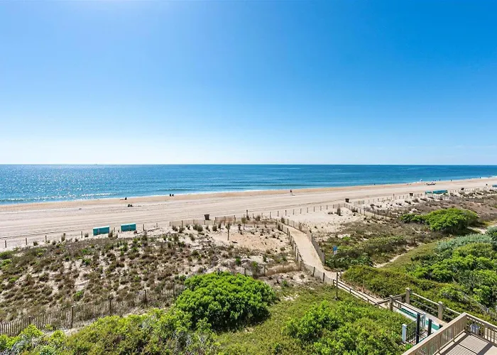 Beautiful 2 Bedroom Century I With I/d Pool *